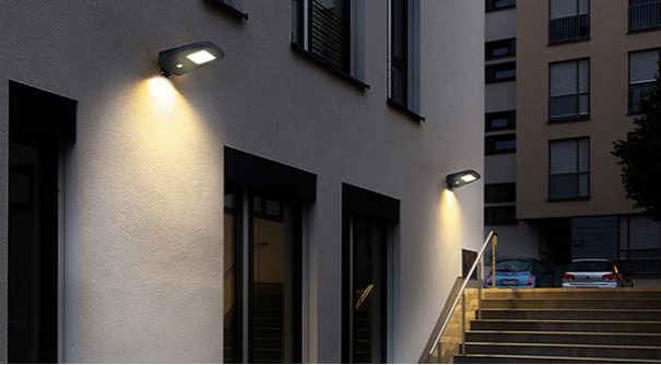 What are the characteristics of different types of solar wall-mounted street lights?